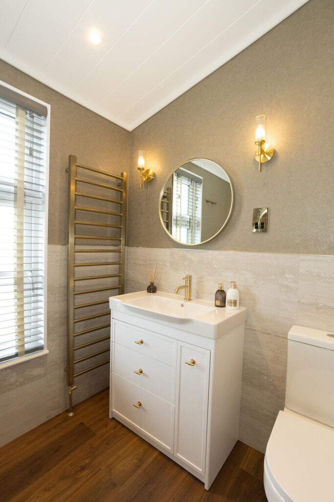 2025 Prestige Phoenix park home bathroom