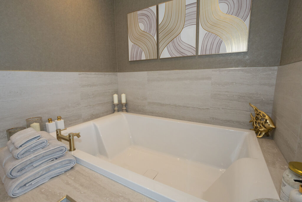 2025 Prestige Phoenix park home bath